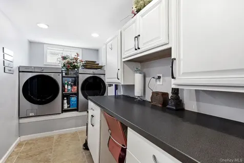 64 W Fenimore Street Valley Stream NY 11580
