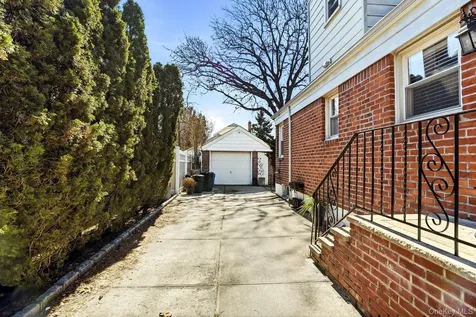 64 W Fenimore Street Valley Stream NY 11580