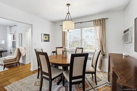 64 W Fenimore Street Valley Stream NY 11580
