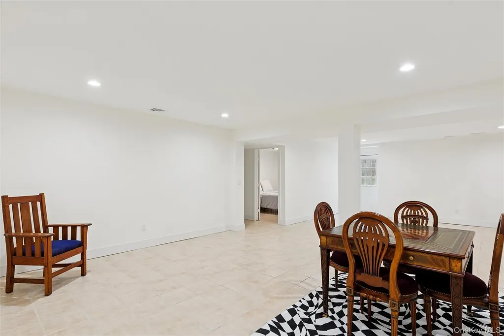 34 Starboard Road Hampton Bays NY 11946
