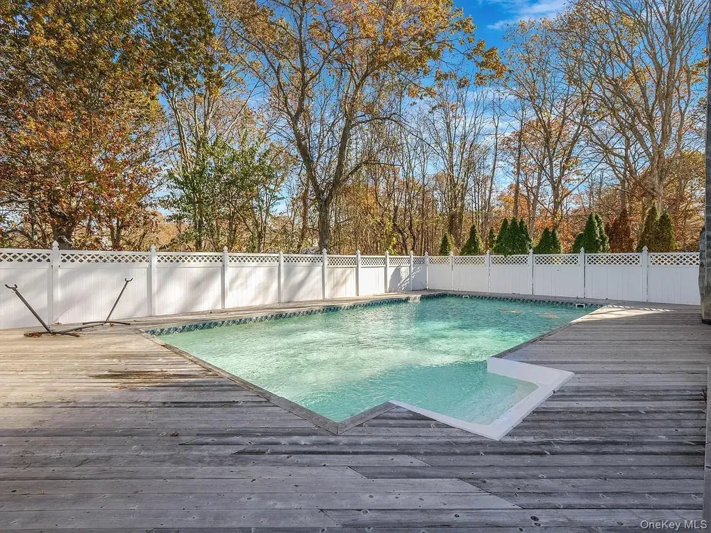 34 Starboard Road Hampton Bays NY 11946