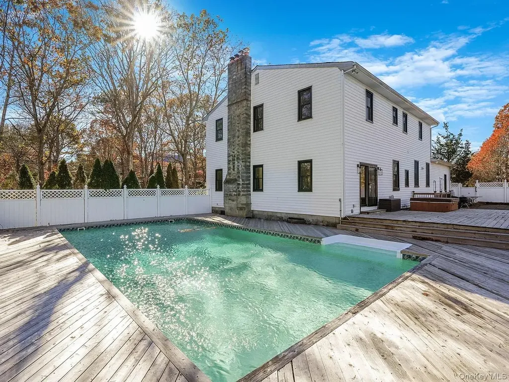 34 Starboard Road Hampton Bays NY 11946