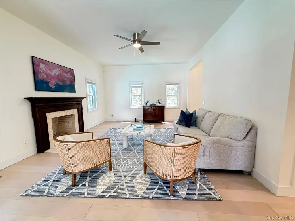 34 Starboard Road Hampton Bays NY 11946