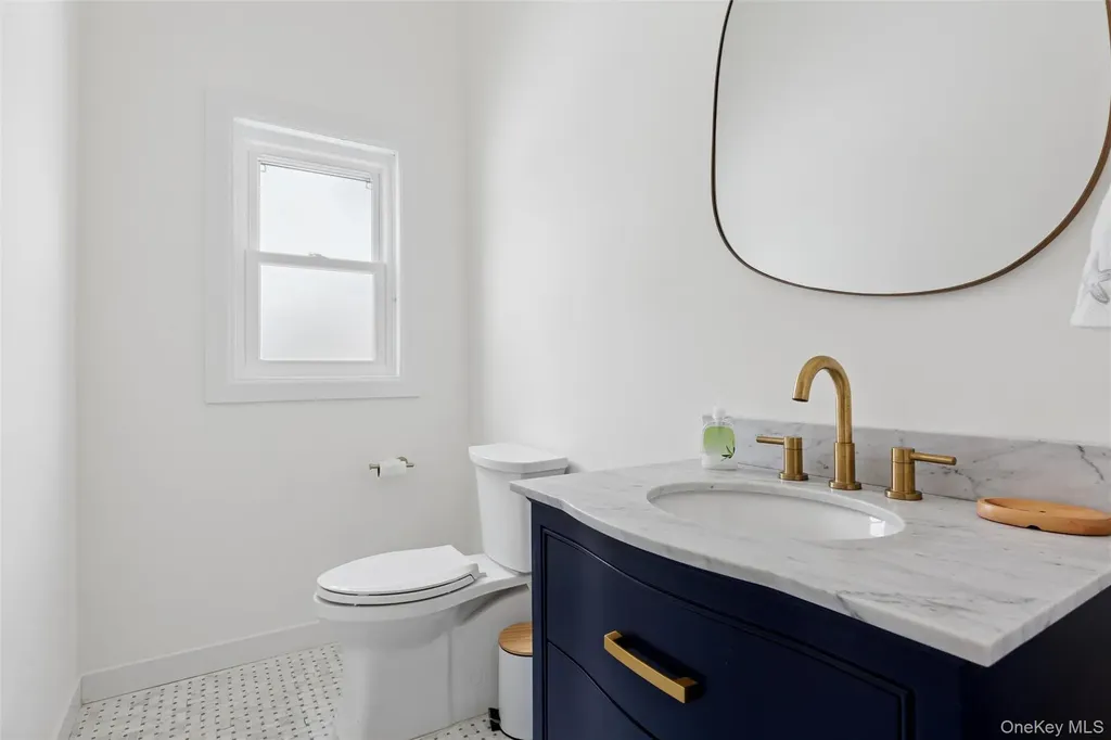 34 Starboard Road Hampton Bays NY 11946