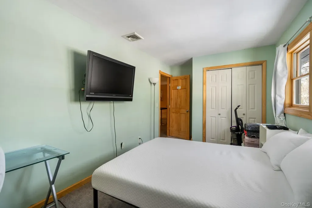 42 Beechwood Park Poughkeepsie NY 12601