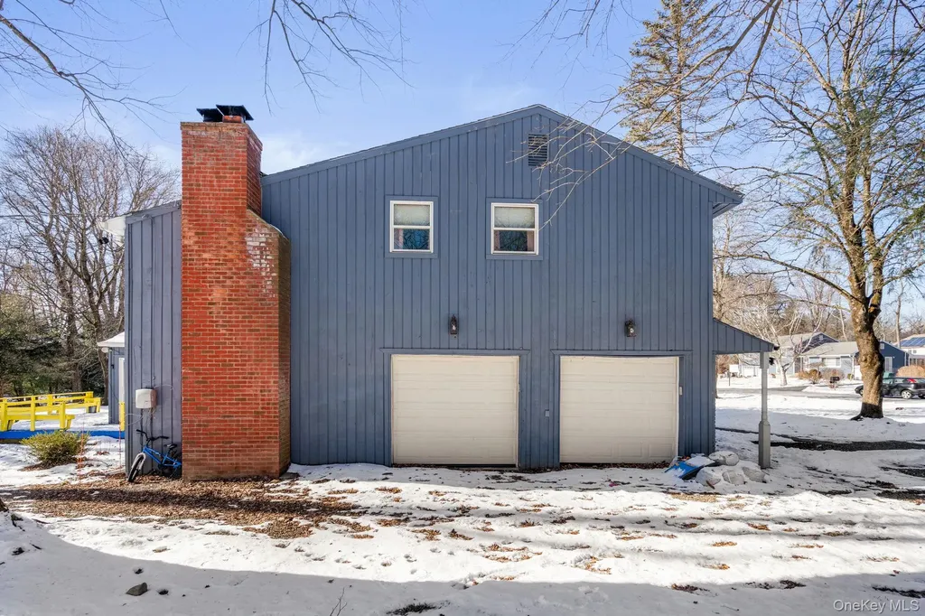 42 Beechwood Park Poughkeepsie NY 12601