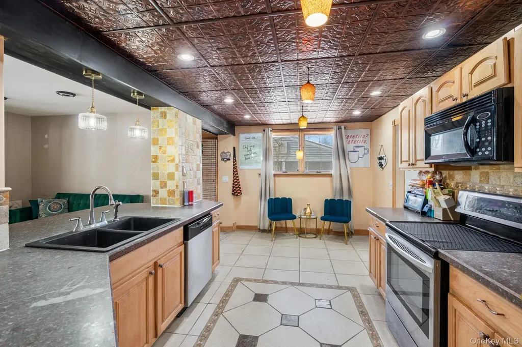 42 Beechwood Park Poughkeepsie NY 12601