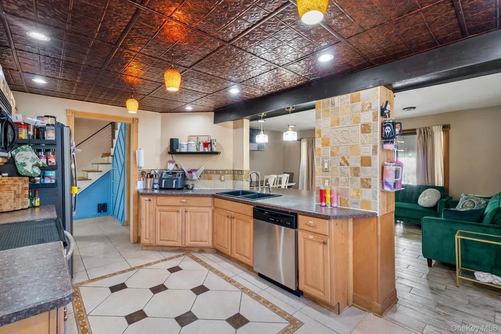 42 Beechwood Park Poughkeepsie NY 12601