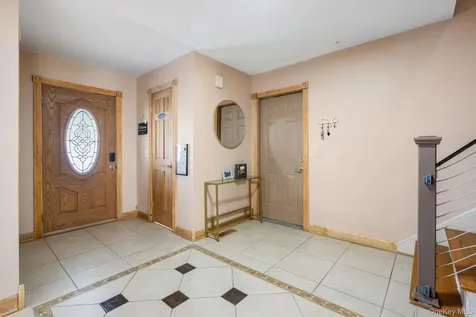 42 Beechwood Park Poughkeepsie NY 12601