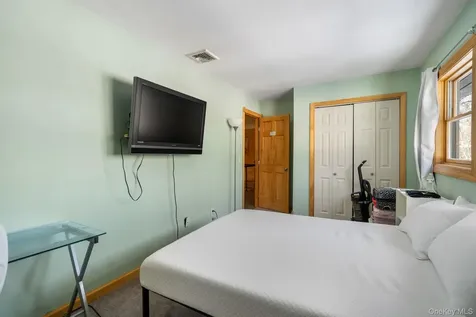 42 Beechwood Park Poughkeepsie NY 12601