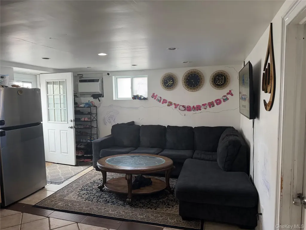 458 Carlls Path Deer Park NY 11729