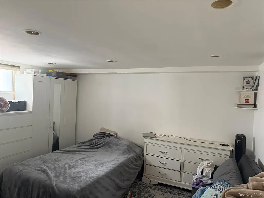 458 Carlls Path Deer Park NY 11729