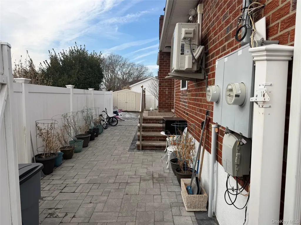 458 Carlls Path Deer Park NY 11729
