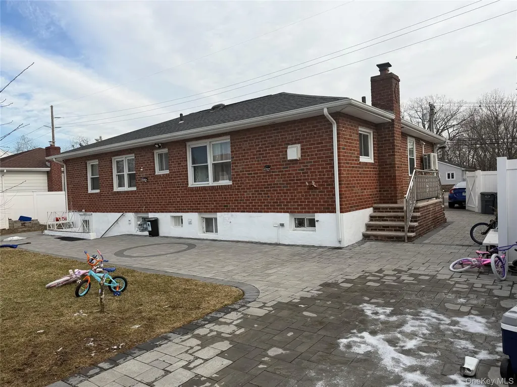 458 Carlls Path Deer Park NY 11729
