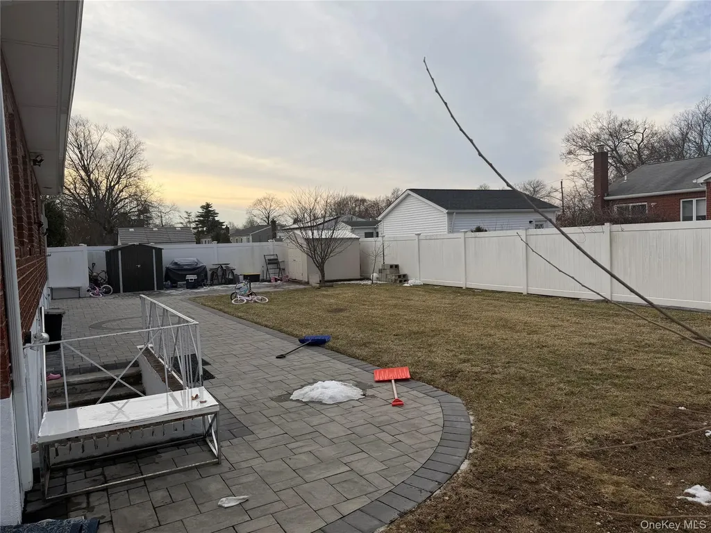 458 Carlls Path Deer Park NY 11729
