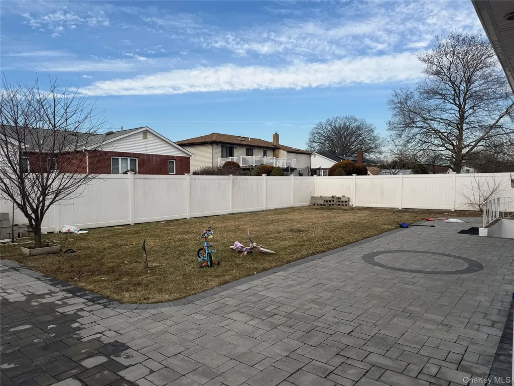 458 Carlls Path Deer Park NY 11729