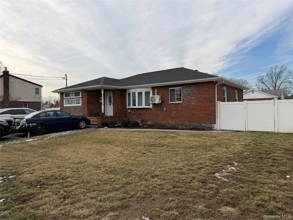 458 Carlls Path Deer Park NY 11729