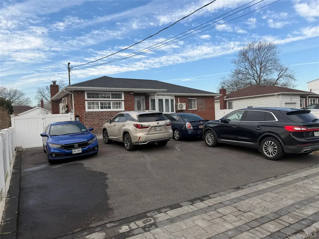 458 Carlls Path Deer Park NY 11729