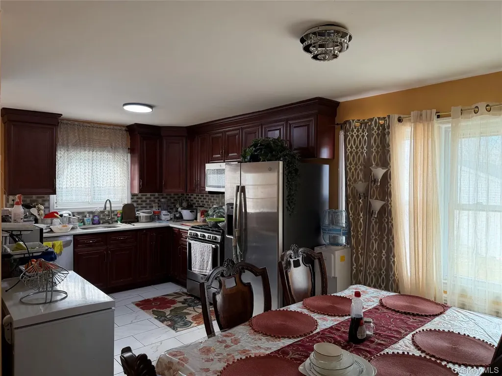 458 Carlls Path Deer Park NY 11729