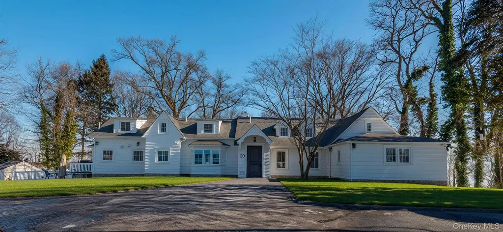 20 N Ravine Road Great Neck NY 11023