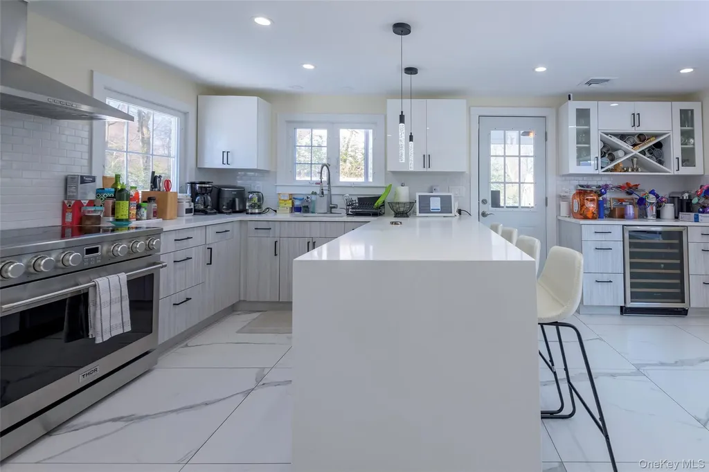 20 N Ravine Road Great Neck NY 11023