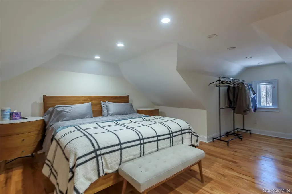 20 N Ravine Road Great Neck NY 11023