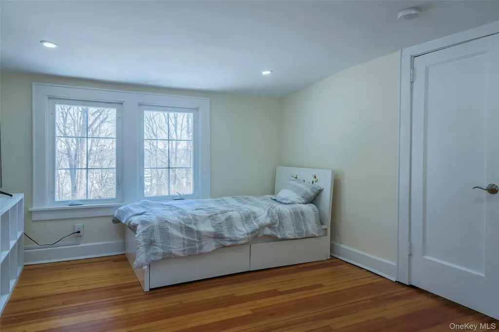 20 N Ravine Road Great Neck NY 11023