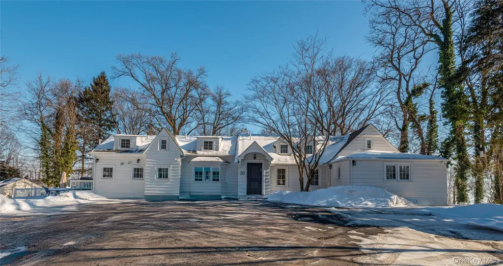 20 N Ravine Road Great Neck NY 11023