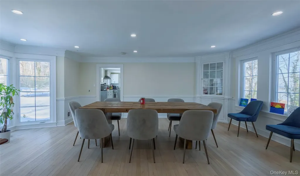 20 N Ravine Road Great Neck NY 11023