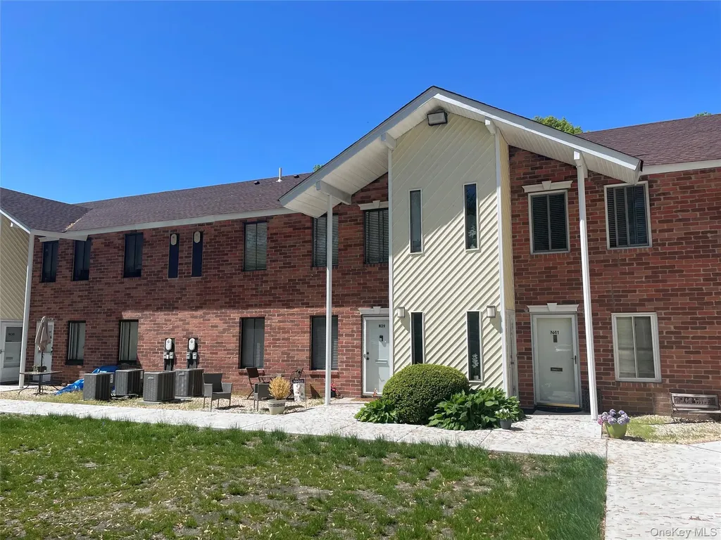 40 Navajo Court Coram NY 11727