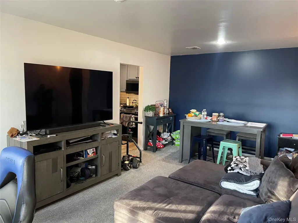 40 Navajo Court Coram NY 11727