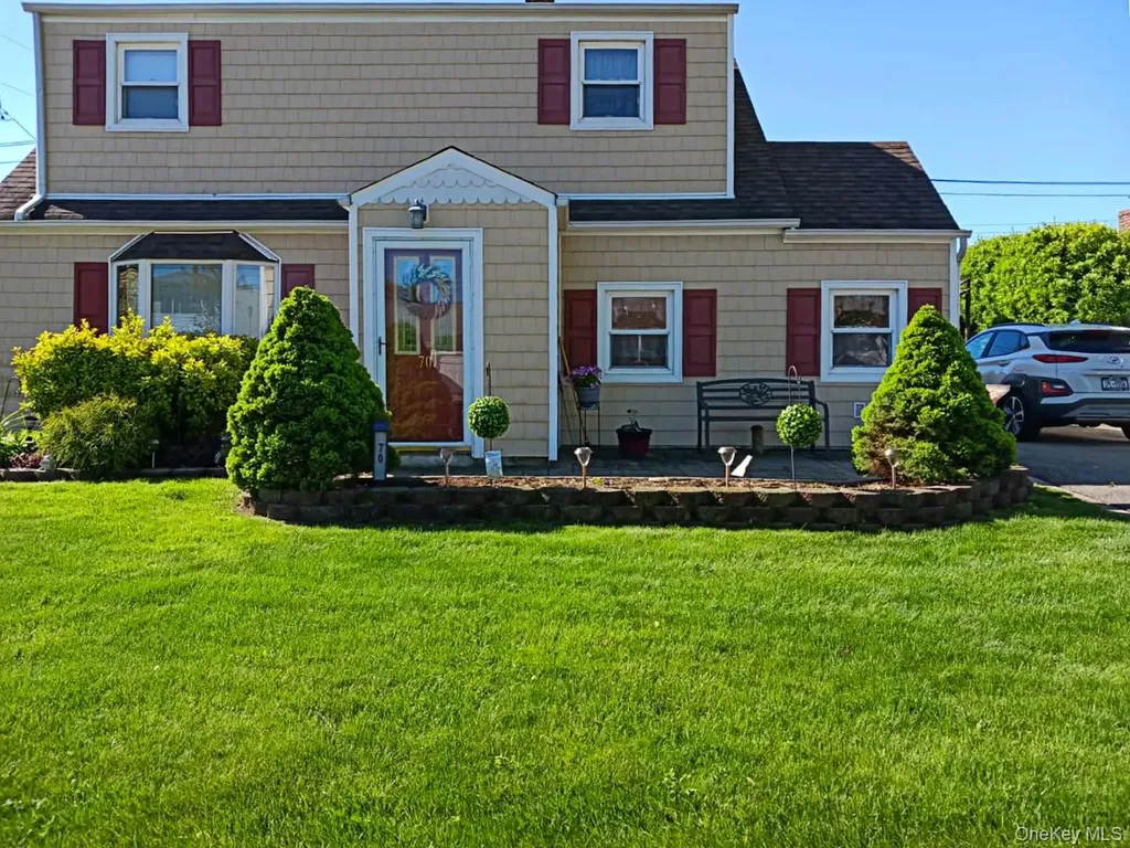 70 Corncrib Lane Levittown NY 11756