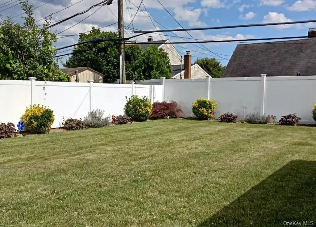 70 Corncrib Lane Levittown NY 11756
