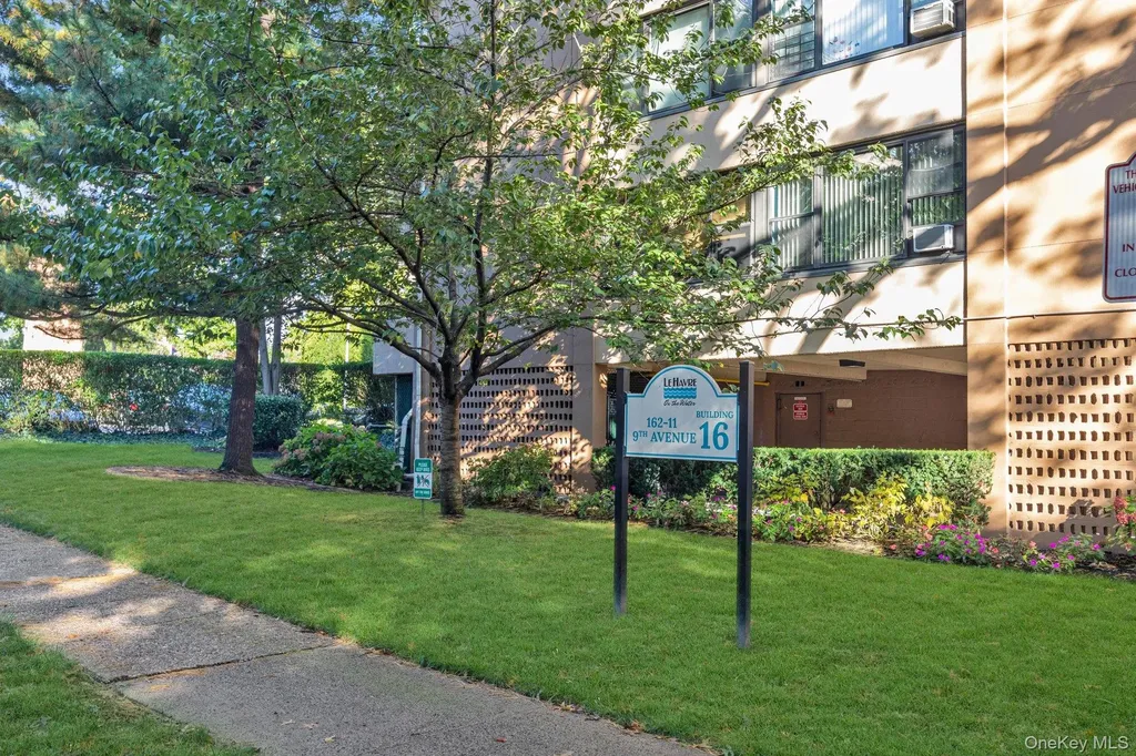 162-11 9th Beechhurst NY 11357