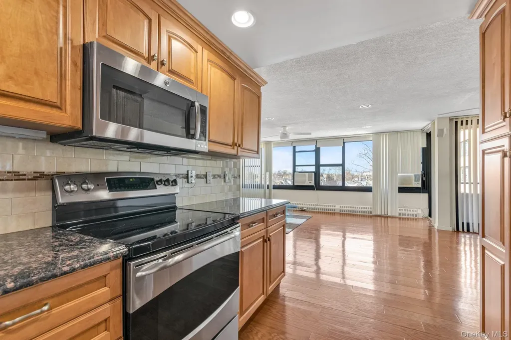 162-11 9th Beechhurst NY 11357
