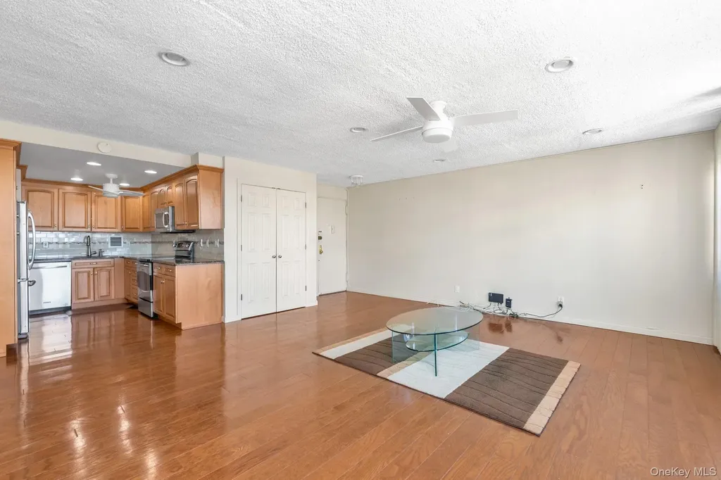 162-11 9th Beechhurst NY 11357
