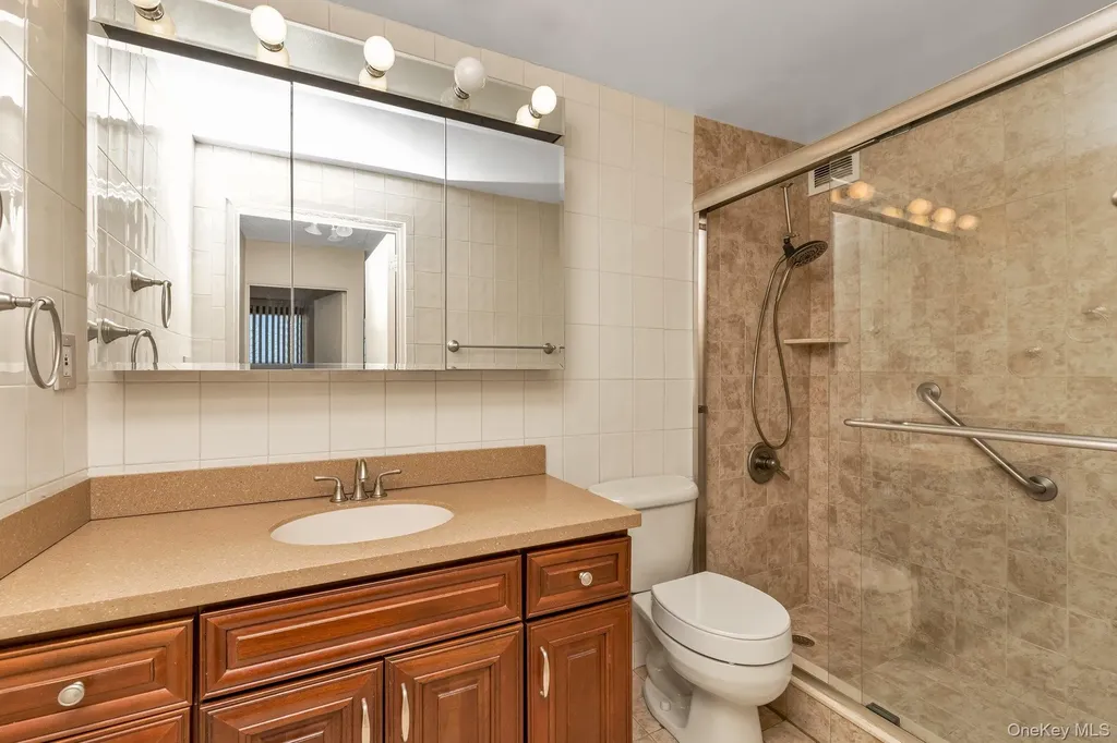 162-11 9th Beechhurst NY 11357