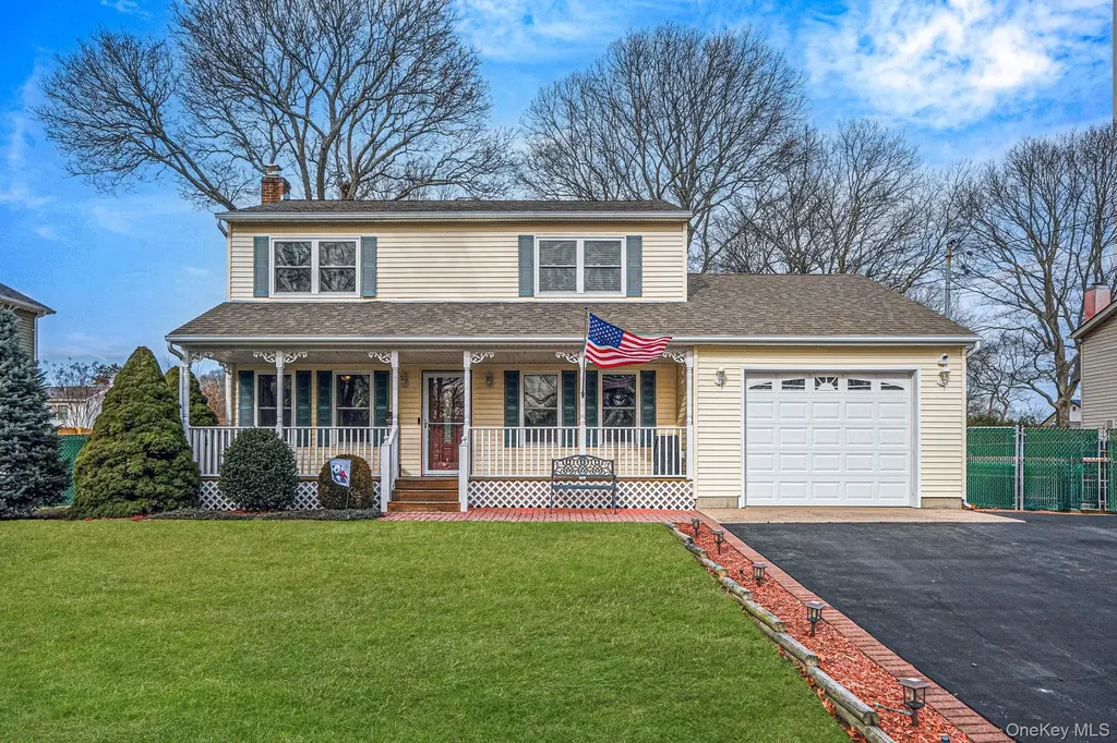 61 Arpage Drive E Shirley NY 11967