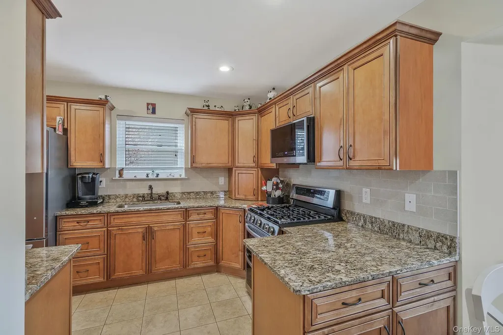 61 Arpage Drive E Shirley NY 11967