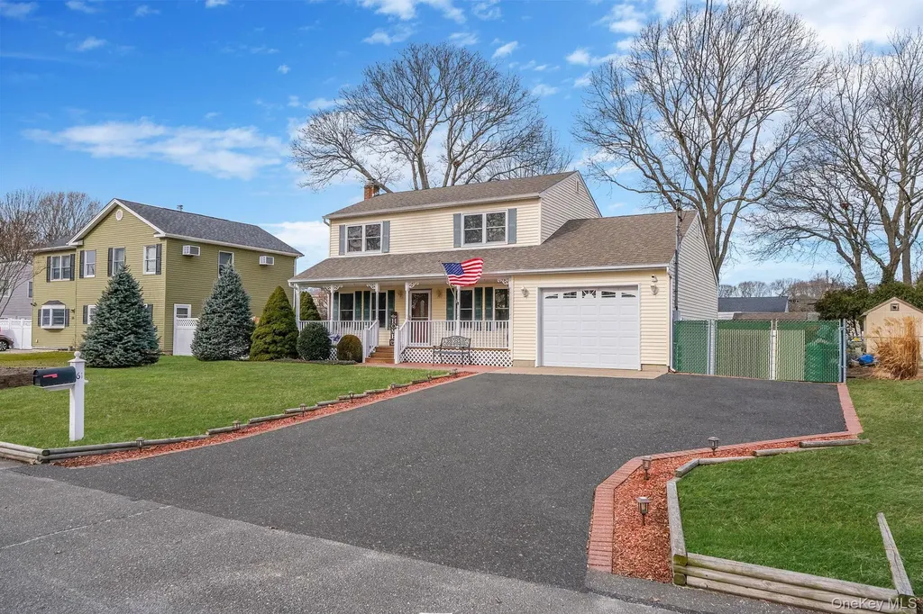 61 Arpage Drive E Shirley NY 11967