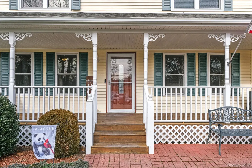 61 Arpage Drive E Shirley NY 11967