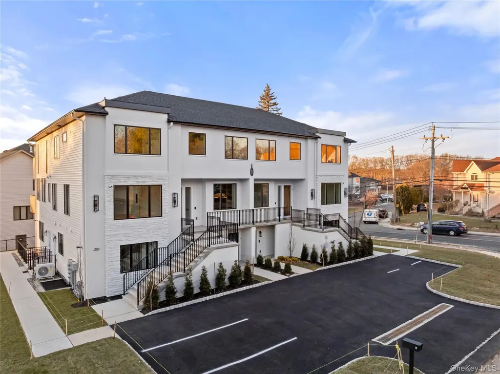 1 Dykstras Way W Monsey NY 10952
