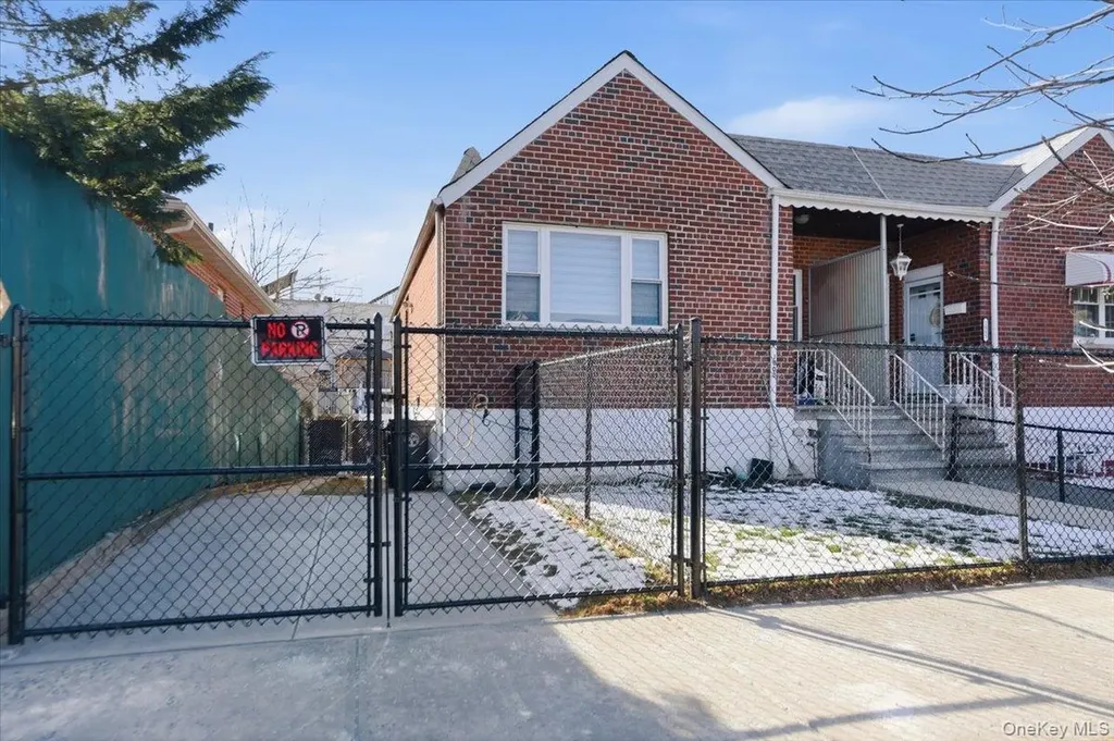 1003 Huntington Avenue Bronx NY 10465