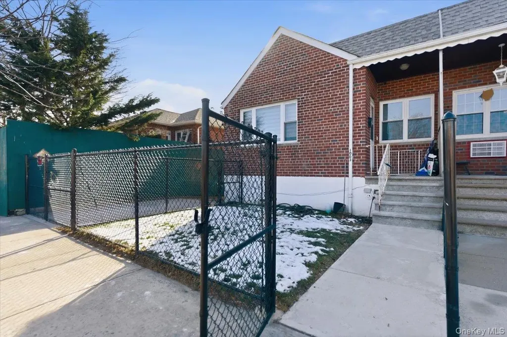 1003 Huntington Avenue Bronx NY 10465