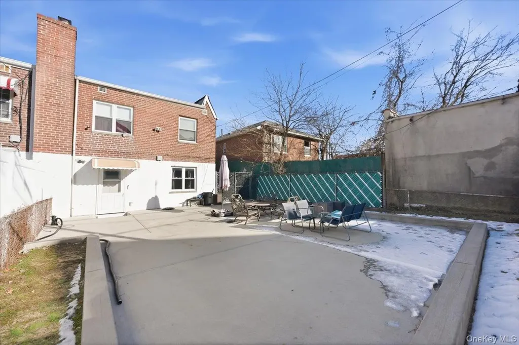 1003 Huntington Avenue Bronx NY 10465
