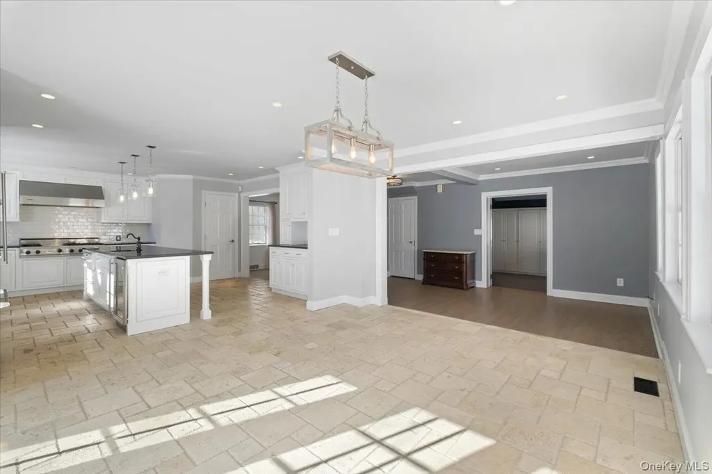 66 Middle Road Eastchester NY 10709