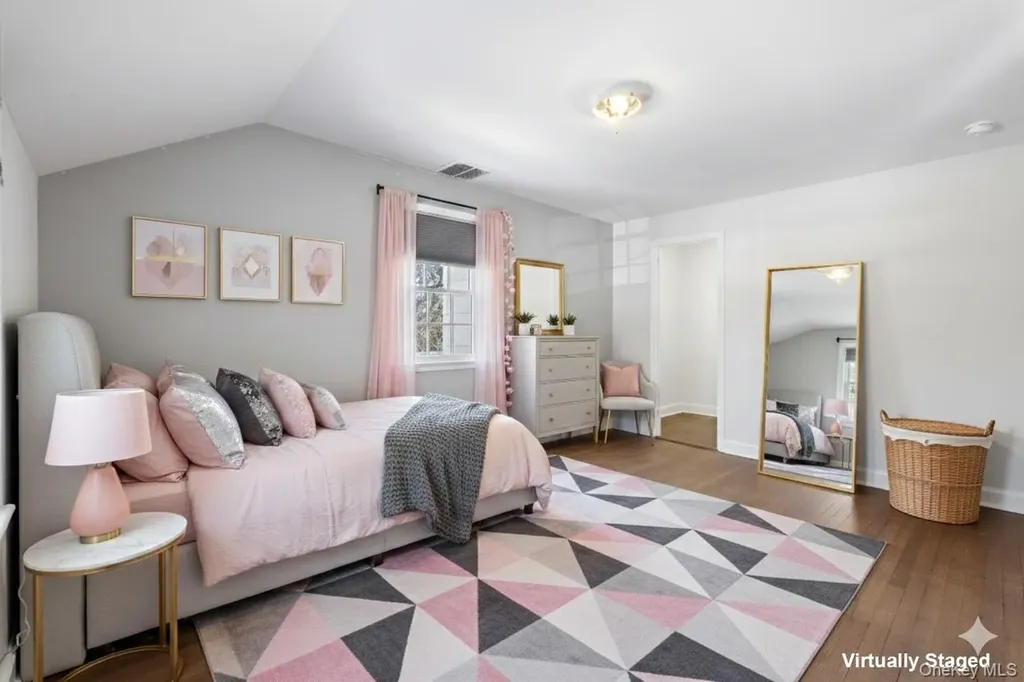 66 Middle Road Eastchester NY 10709