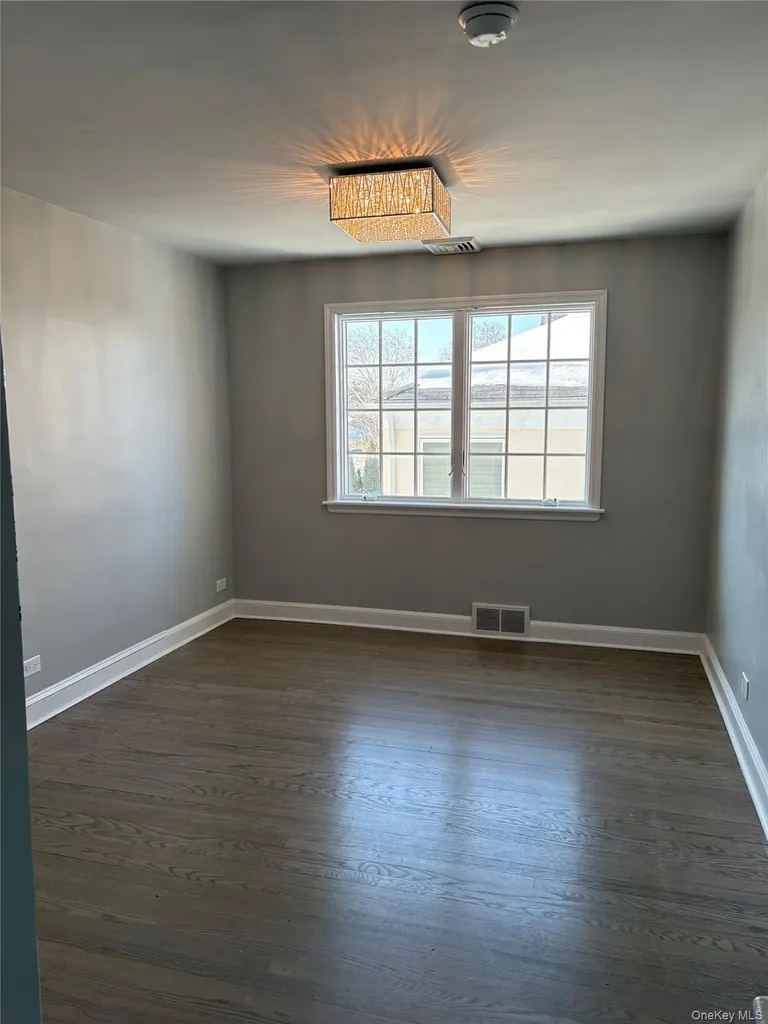 66 Middle Road Eastchester NY 10709