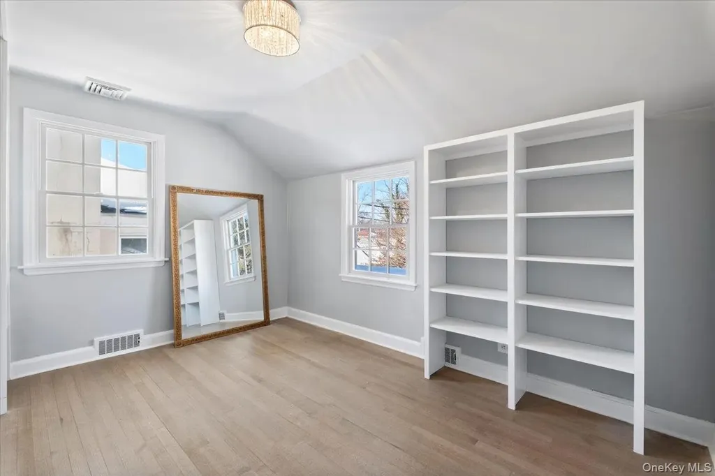66 Middle Road Eastchester NY 10709