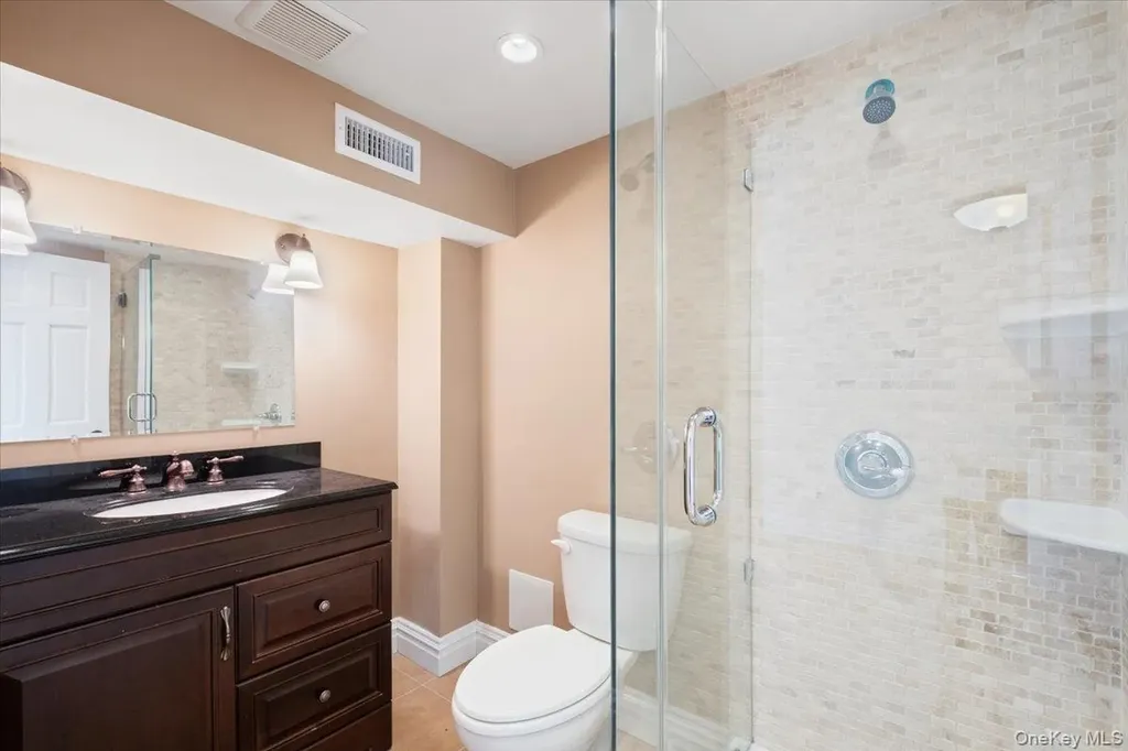 66 Middle Road Eastchester NY 10709